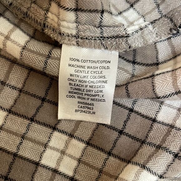 BP. Flannel shirt.  Size Juniors Large. - Picture 5 of 5